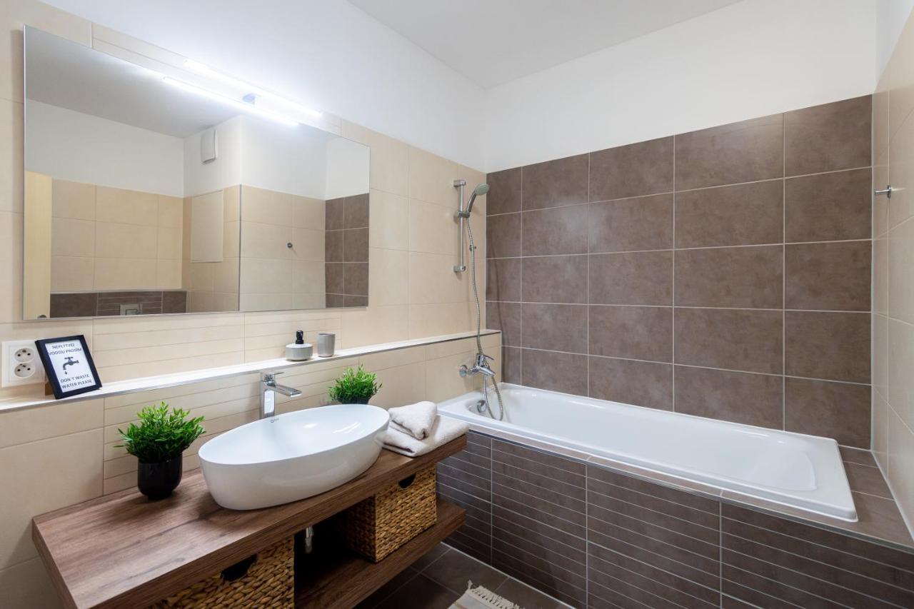 אוסטרבה Nova Karolina Apartment מראה חיצוני תמונה